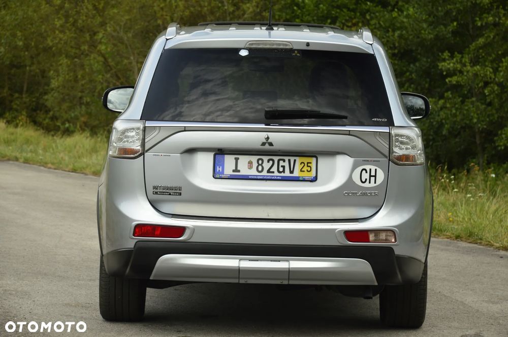 Mitsubishi Outlander 2.0 Intense + Navi 4WD CVT - 17