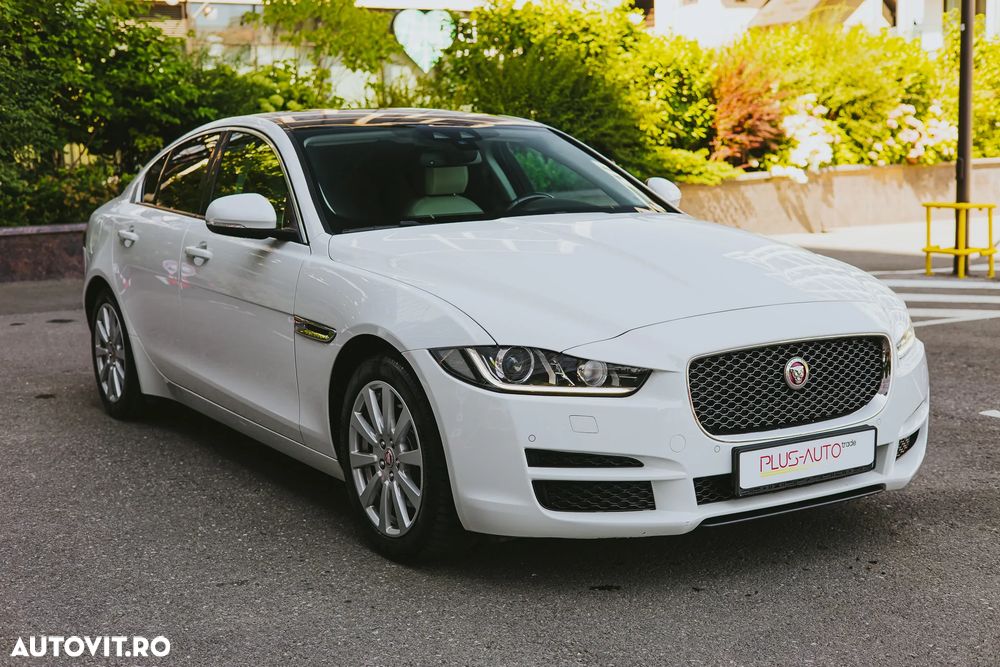 Jaguar XE 2.0 Pure - 1