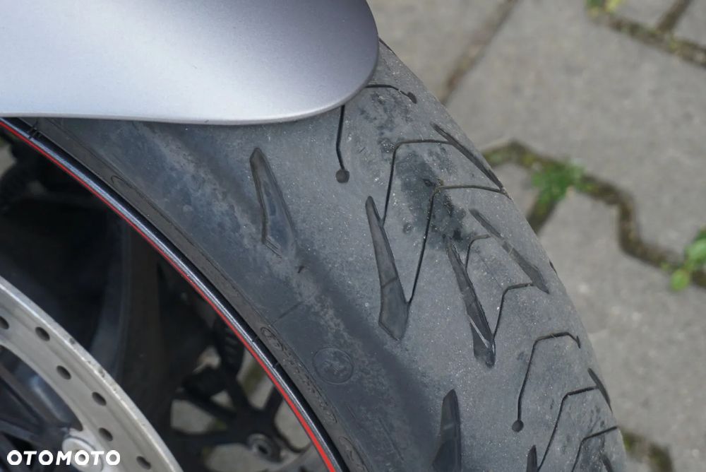 Triumph Street Triple - 11