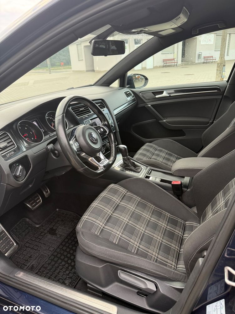 Volkswagen Golf - 11