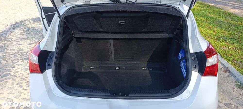 Hyundai i30 1.4 Classic + - 17