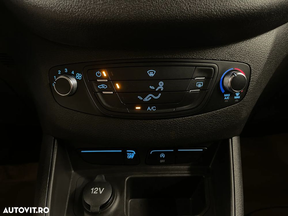 Ford Transit Courier - 11