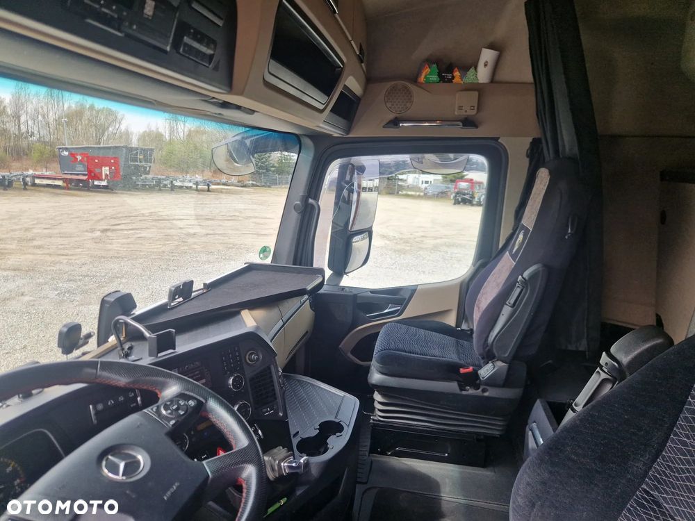 Mercedes-Benz Actros - 10