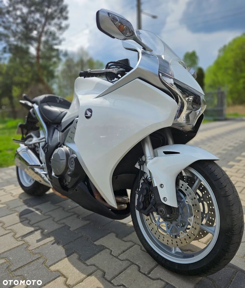 Honda VFR - 10