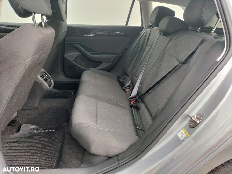 Volkswagen Passat - 13