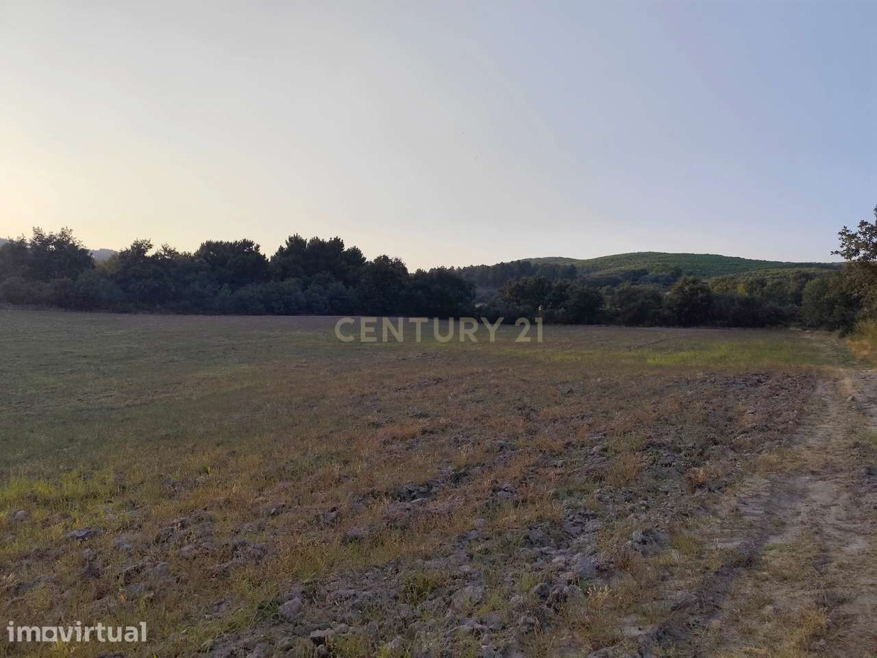 Propriedade Rústica com Cerca de 4,5 Hectares e Armazém | Chaves - Grande imagem: 5/26
