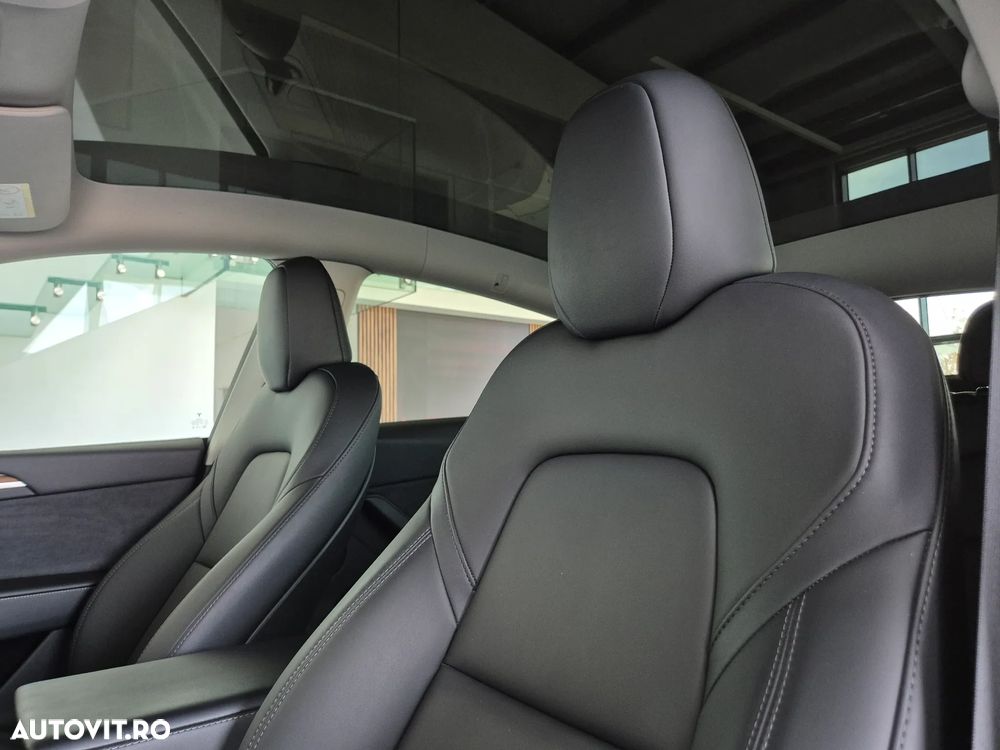 Tesla Model Y Long Range Dual Motor AWD - 16