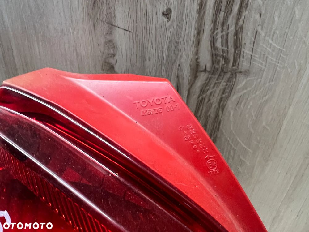 LAMPA TYLNA LEWA TOYOTA YARIS II - 5