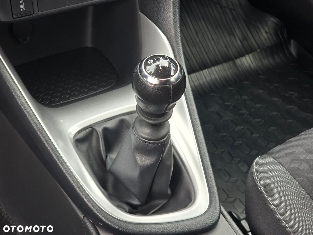 Toyota Yaris 1.5 Comfort - 21