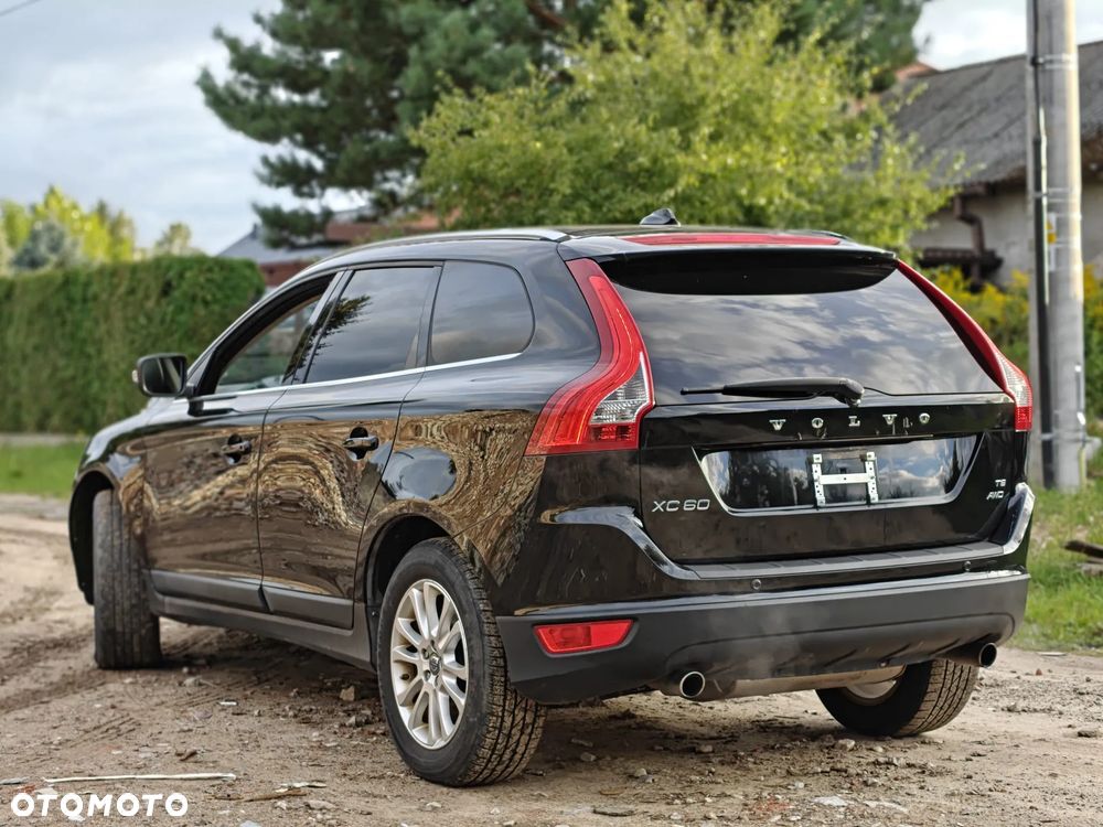 Volvo XC 60 T6 AWD Momentum - 2