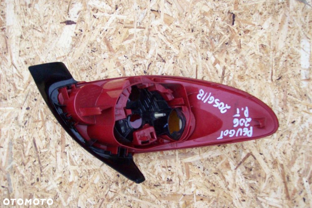 LAMPA TYLNA PRAWA PEUGEOT 206 /LIFT - 2