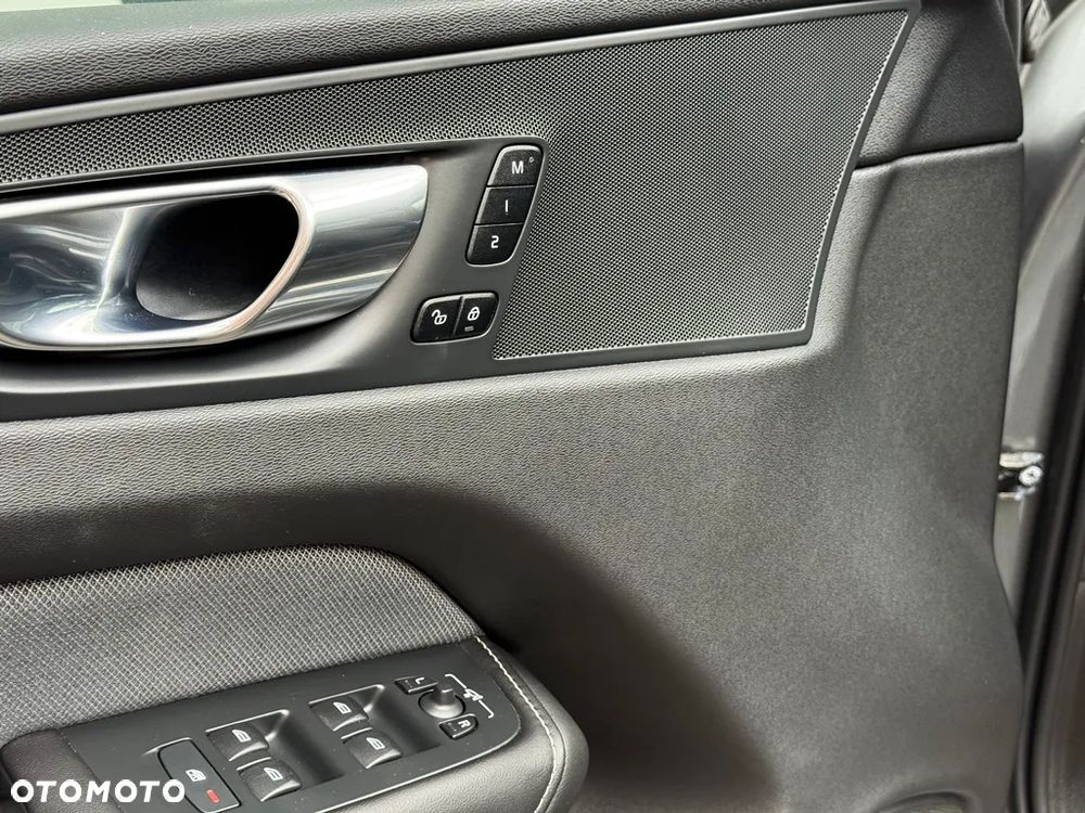 Volvo XC 60 D4 SCR R-Design - 12