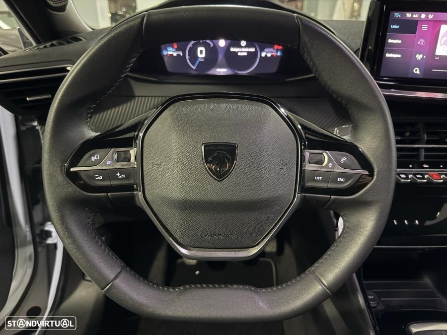 Peugeot 2008 1.2 PureTech Allure - 22