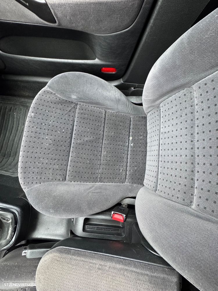 VW Golf 1.4i Confortline AC - 12