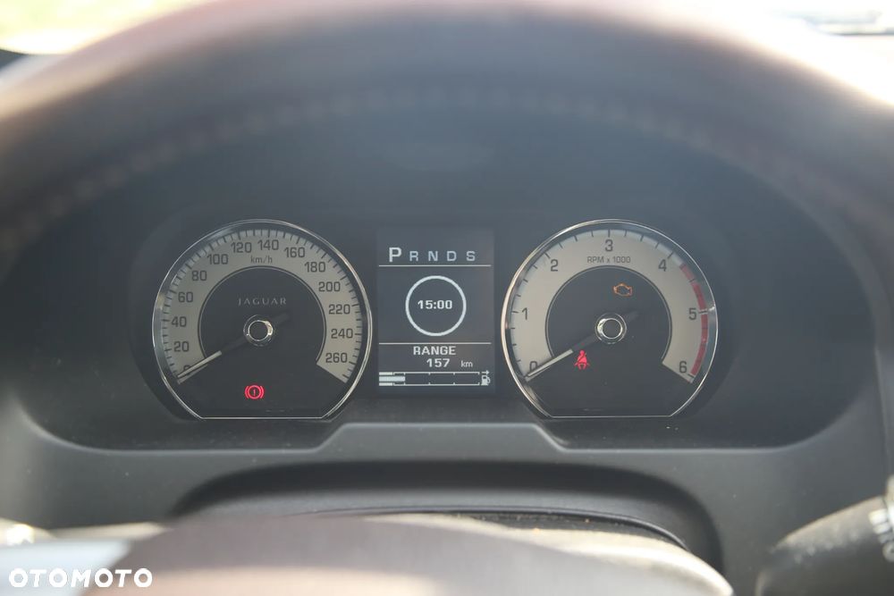 Jaguar XF 2.7 V6 D Luxury - 4