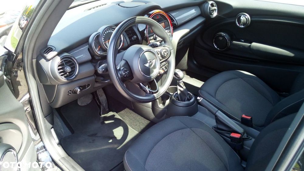 MINI Cooper Standard - 11