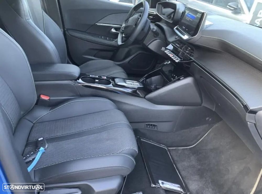 Peugeot e-2008 50 kWh GT - 8