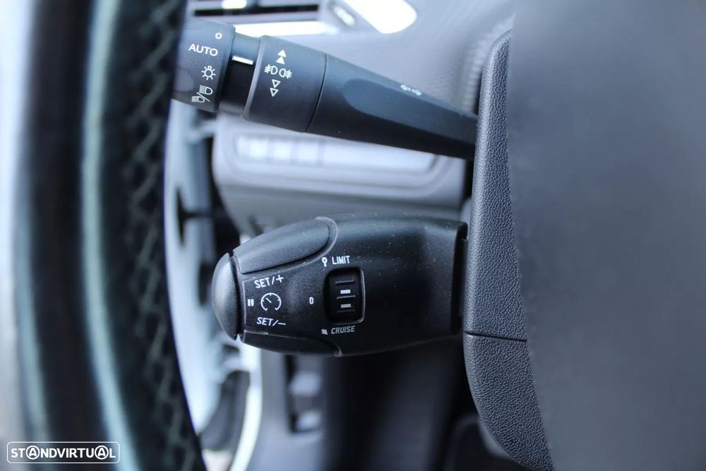 Peugeot 2008 1.2 PureTech Allure - 17