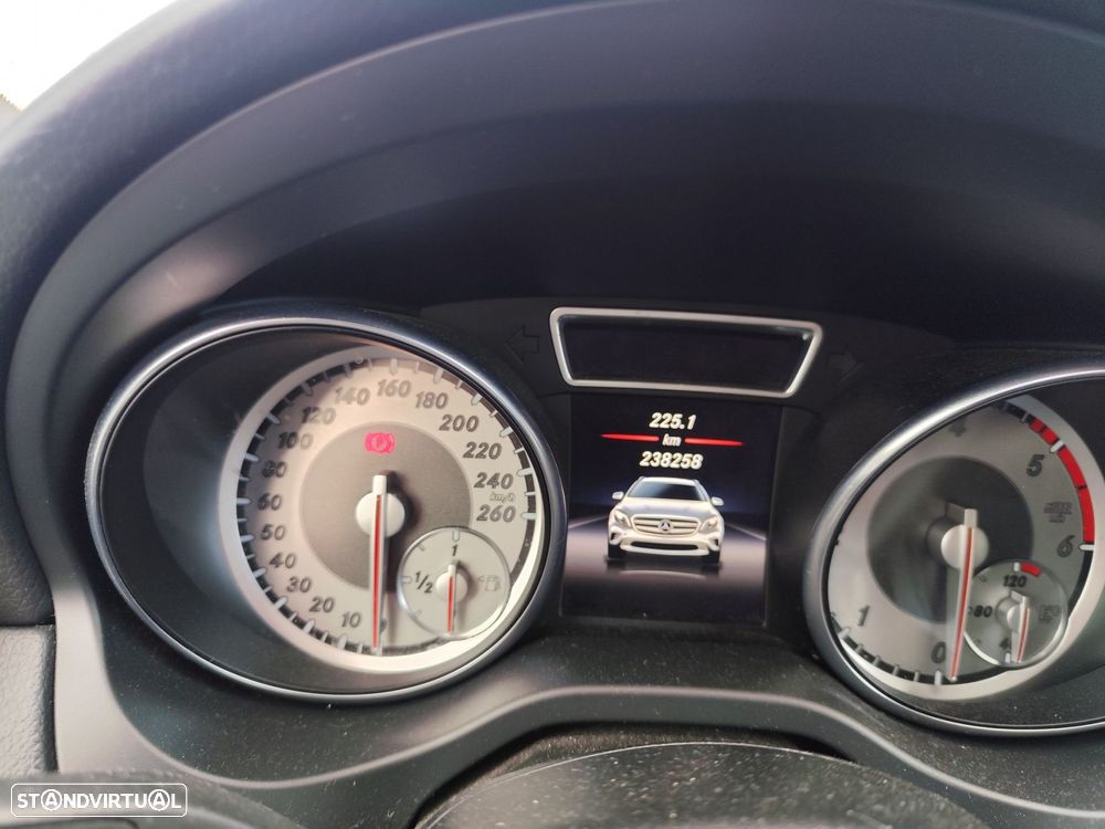 Mercedes-Benz GLA 220 d Style - 14