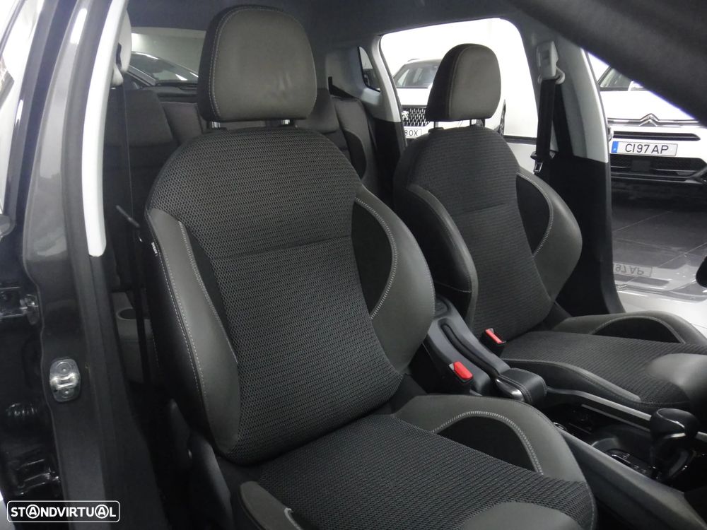Peugeot 2008 PureTech 110 Stop&Start EAT6 Allure — fotografia 17