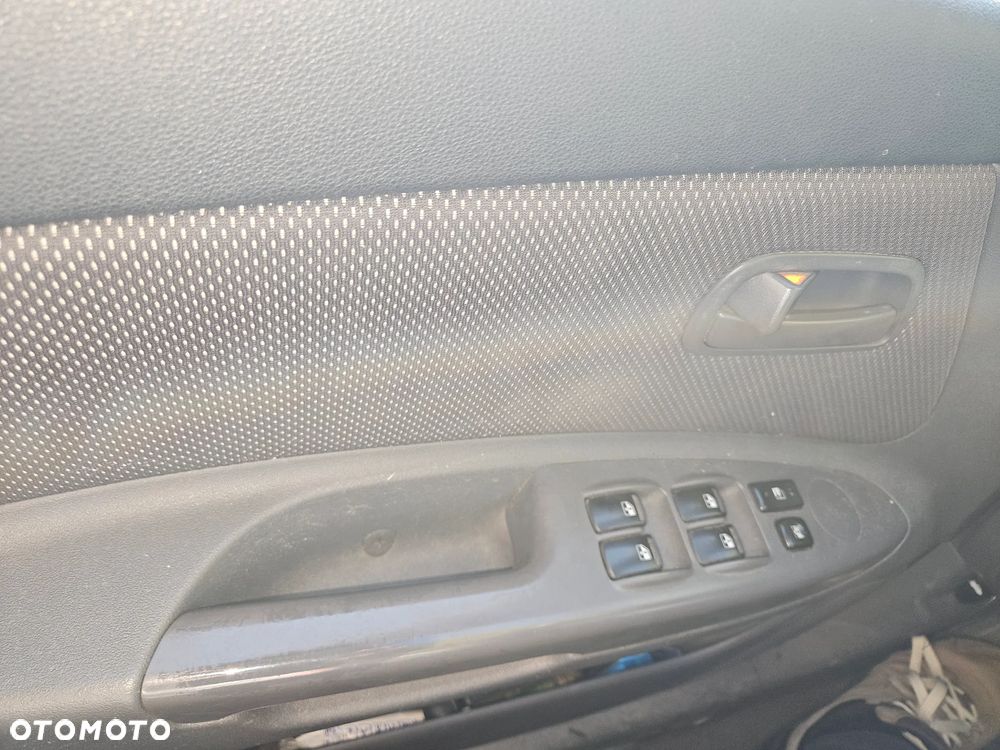 Kia Rio - 12