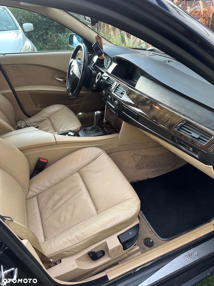 BMW Seria 5 525d - 13