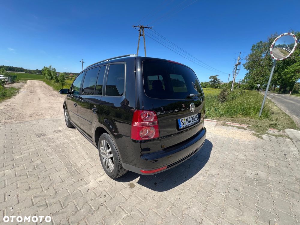 Volkswagen Touran - 8