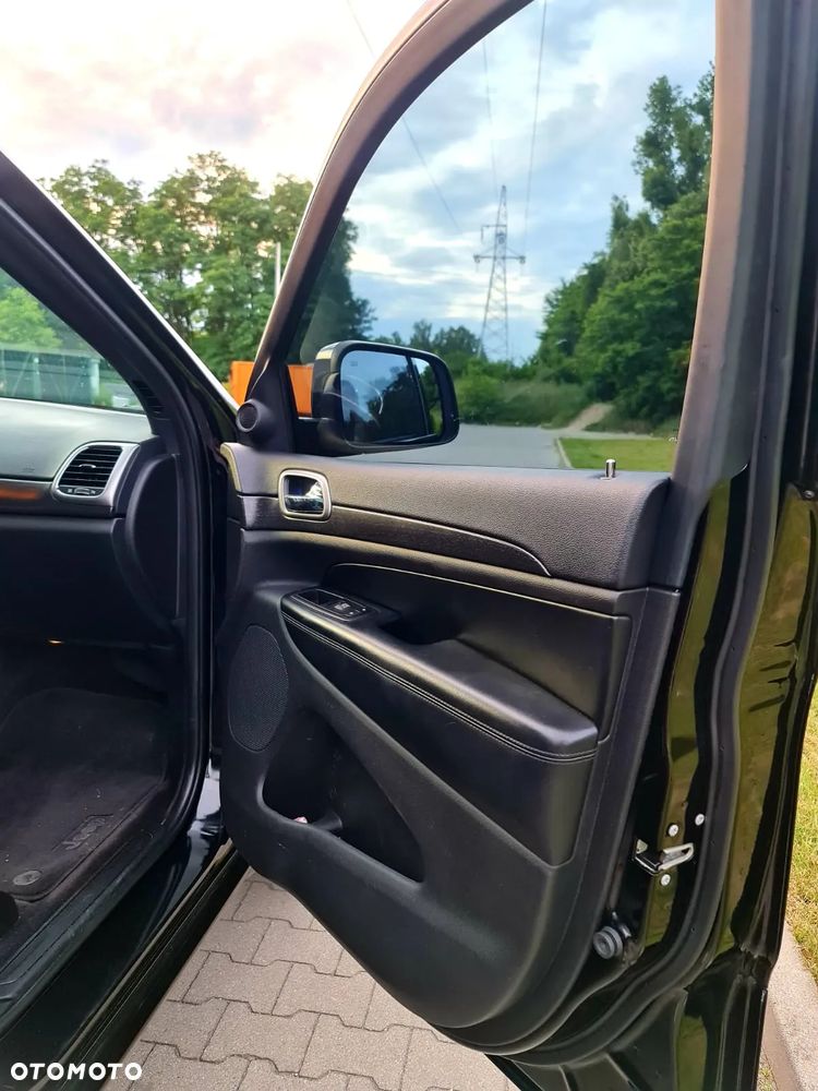 Jeep Grand Cherokee - 12