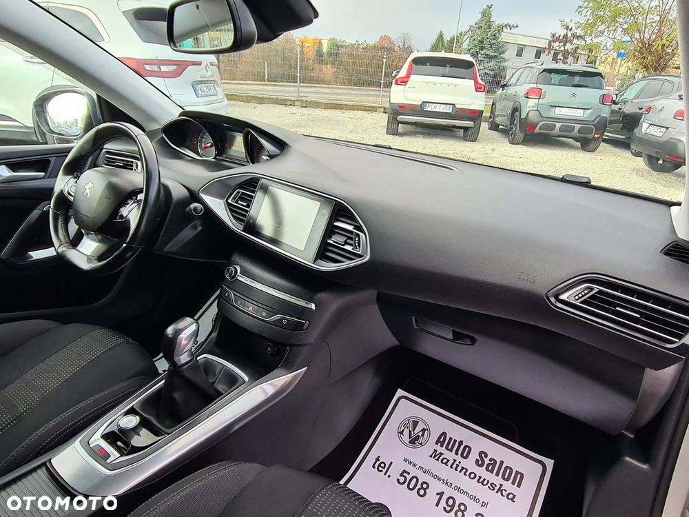Peugeot 308 1.2 PureTech Allure S&S - 33