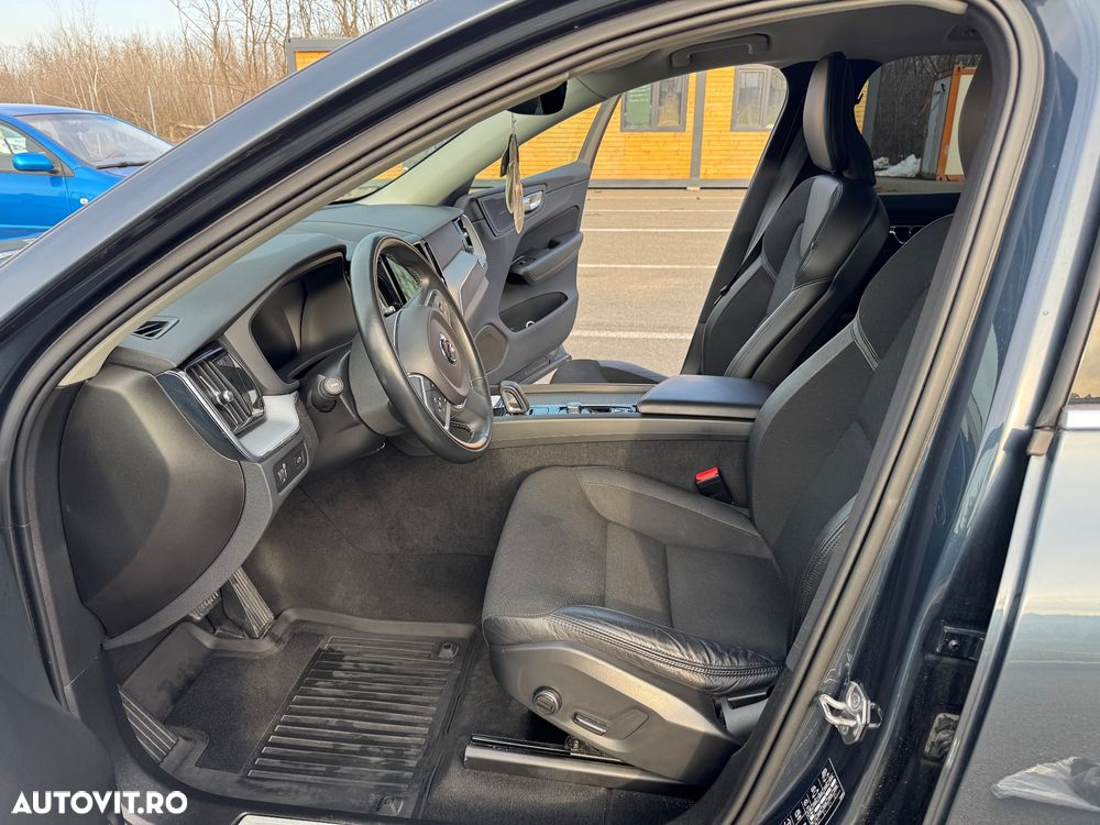 Volvo XC 60 B4 MHEV AWD Momentum Pro - 5