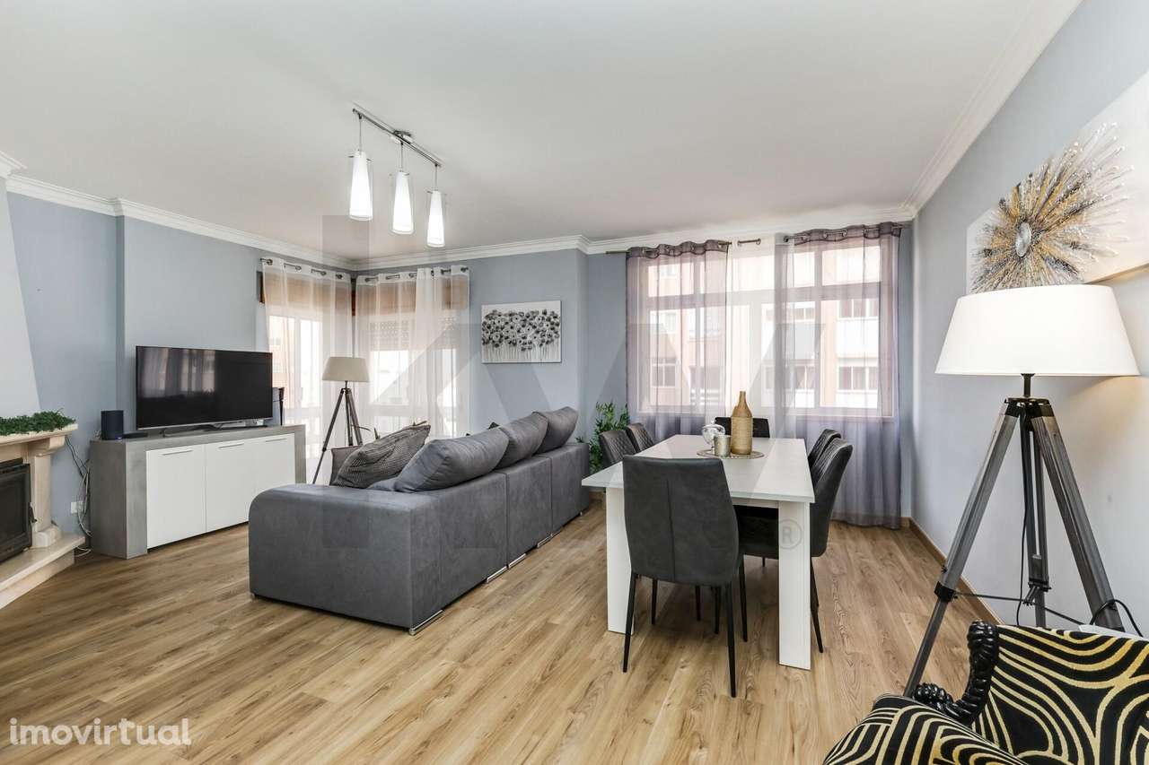 Amplo apartamento T2 , com 126 m2 , lugar de garagem e arrecadação . - Grande imagem: 2/34