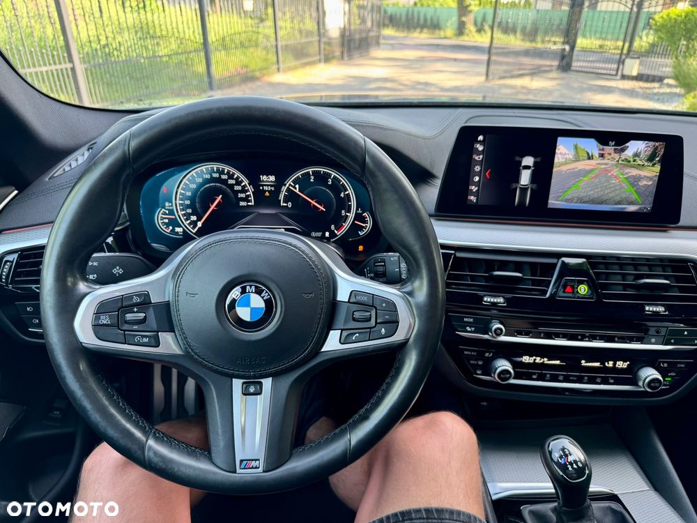 BMW Seria 5 520d M Sport - 14