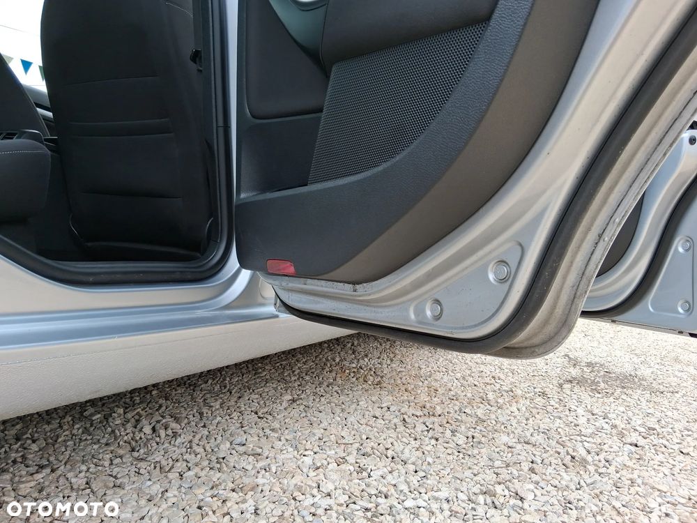 Volkswagen Golf 2.0 TDI DPF MATCH - 23