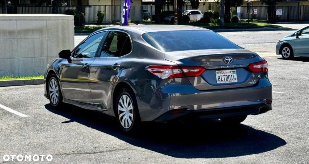 Toyota Camry Luxury - 5