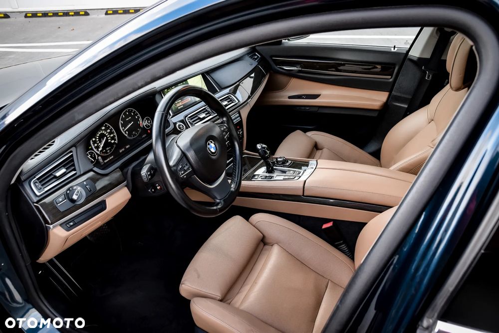 BMW Seria 7 740i L - 5