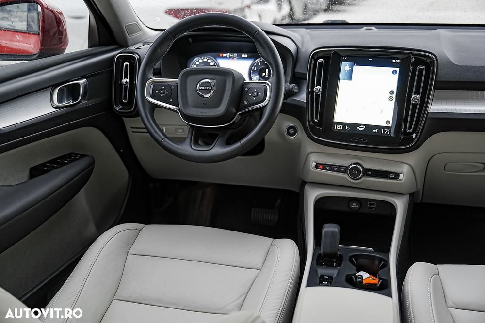 Volvo XC 40 B4 B AWD DKG Momentum Pro - 8