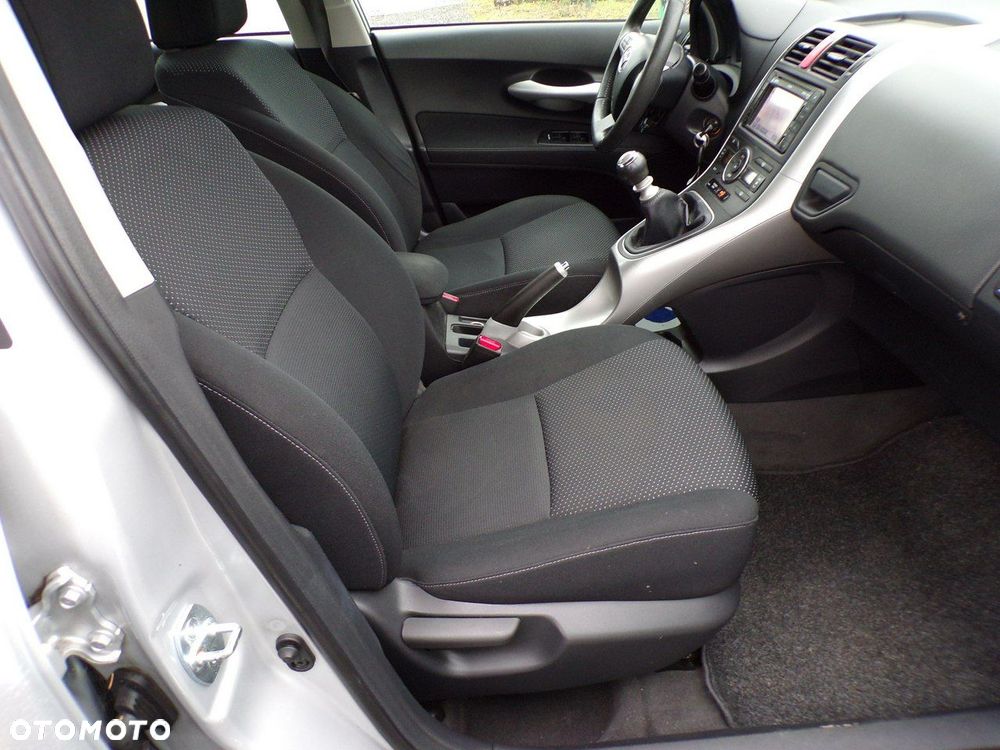 Toyota Auris - 18