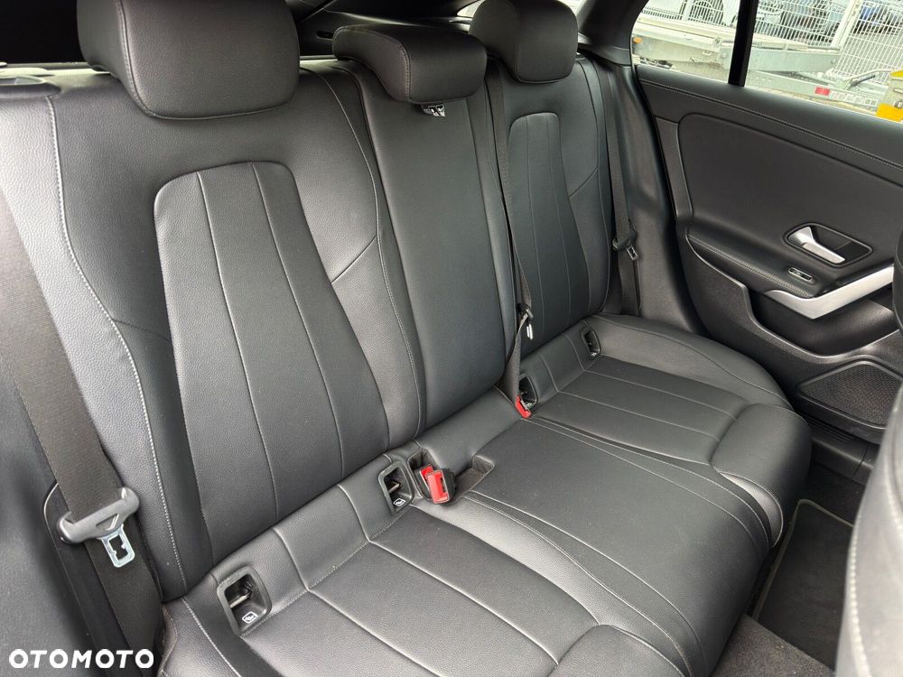 Mercedes-Benz CLA 200 7G-DCT - 26