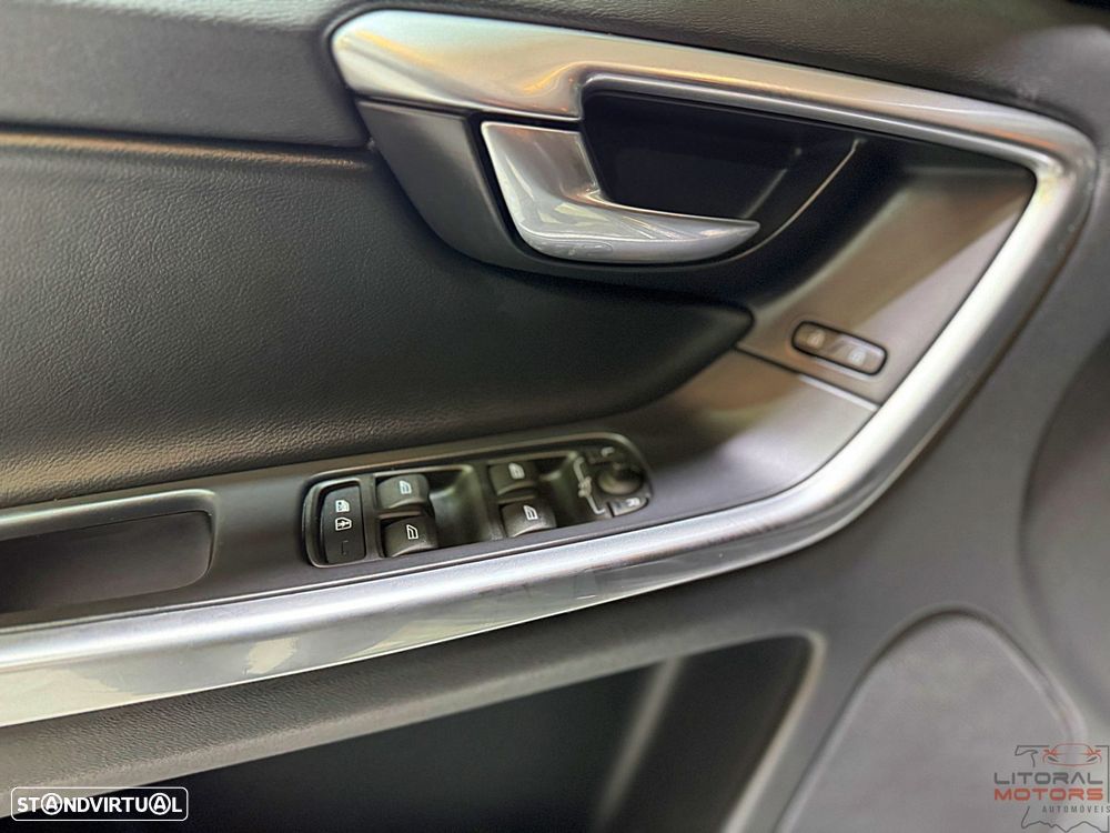 Volvo XC 60 2.0 D3 Momentum - 17