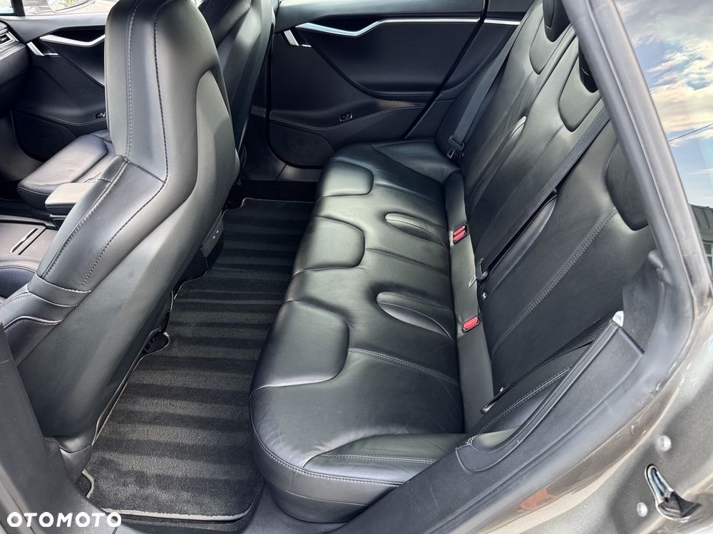 Tesla Model S - 9