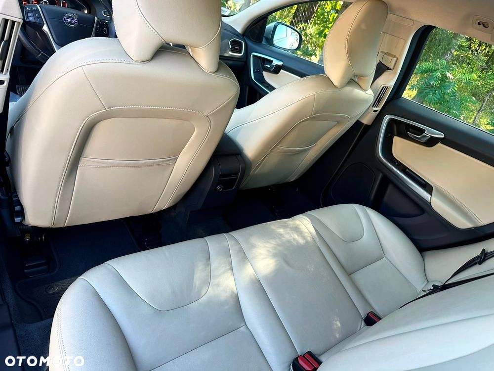 Volvo V60 D4 Momentum - 11
