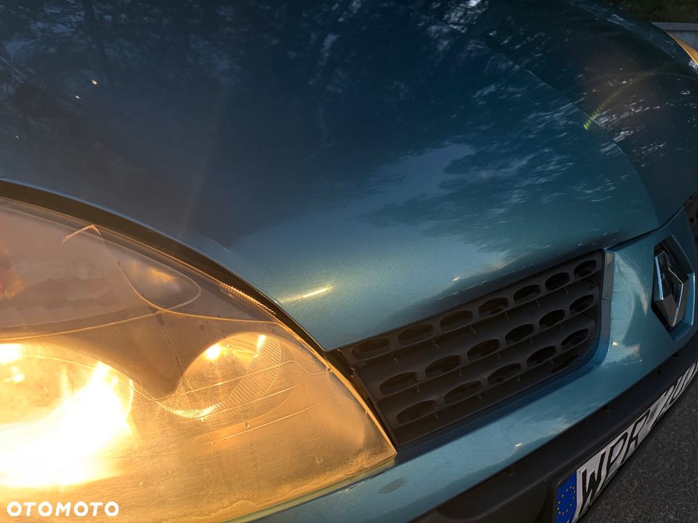Renault Clio 1.2 16V Confort Privilege - 11