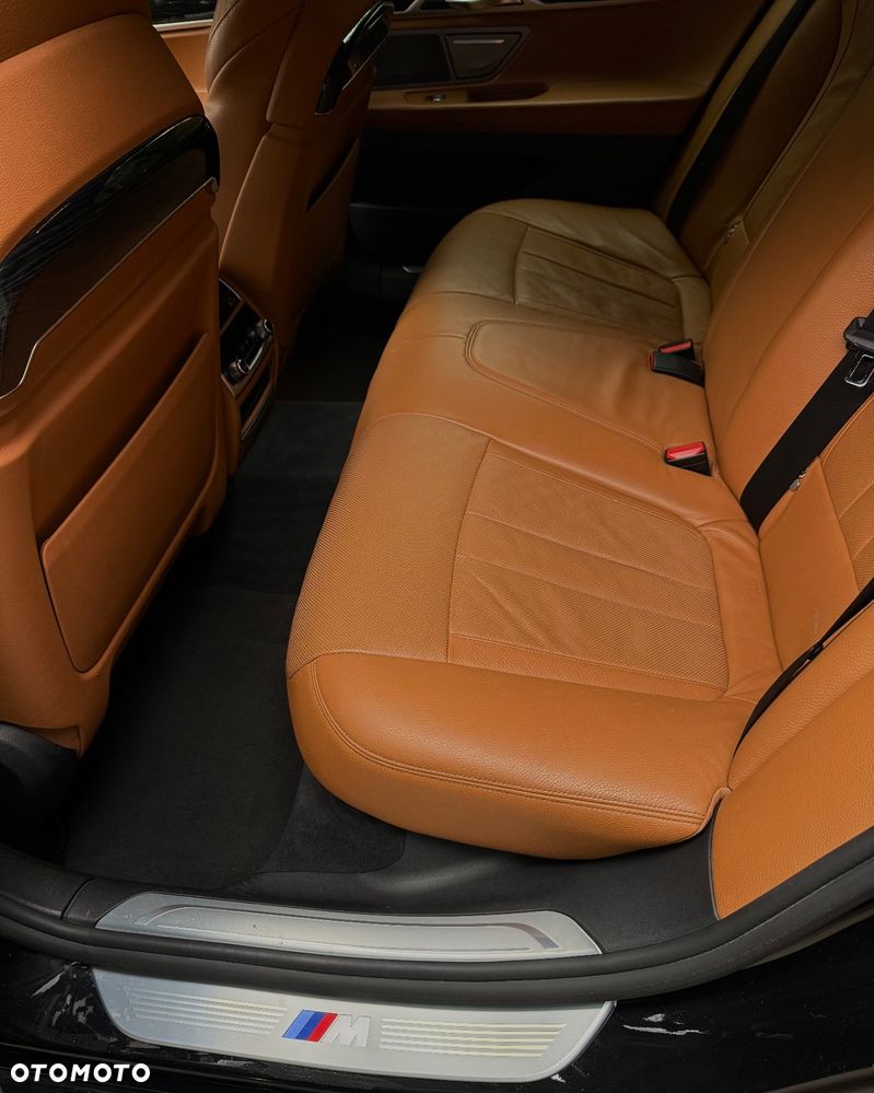 BMW Seria 7 740d xDrive - 32