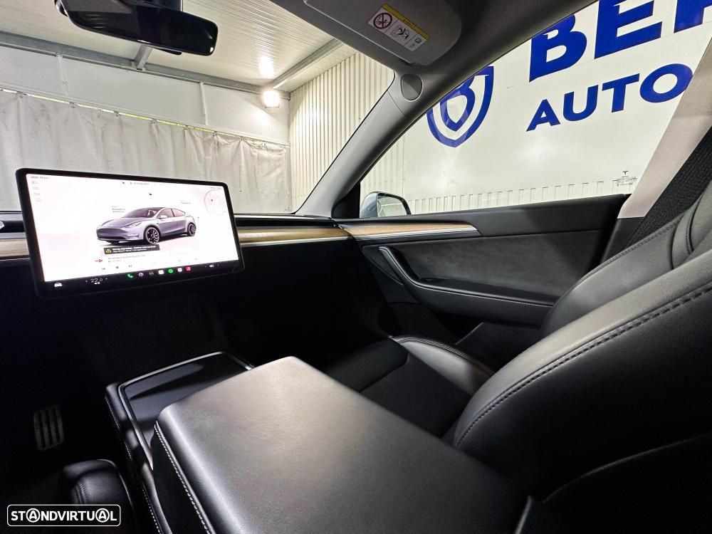 Tesla Model Y Performance Dual Motor AWD - 25