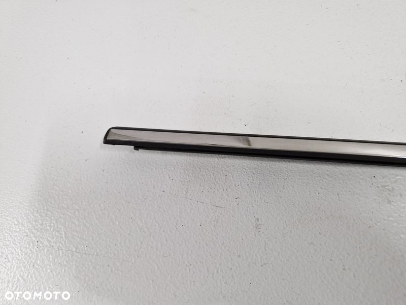 fiat 500 07- listwa zgarniająca drzwi prawa chrom - 3