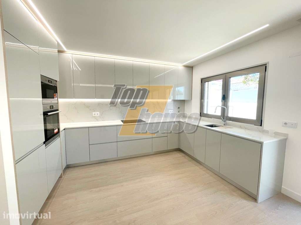 Apartamento T5 Duplex novo com parqueamento - Costa de Caparica - Grande imagem: 4/35