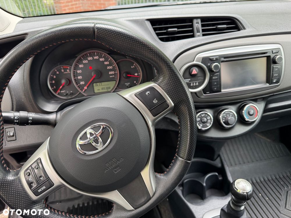 Toyota Yaris 1.4 D-4D Premium - 13