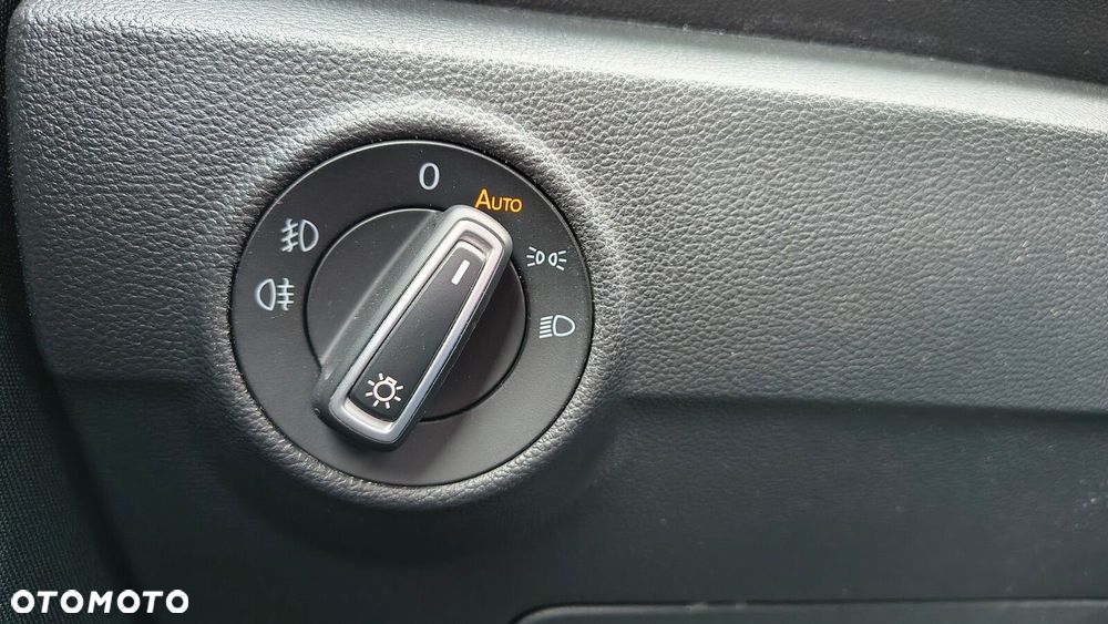 Volkswagen T-Roc - 36