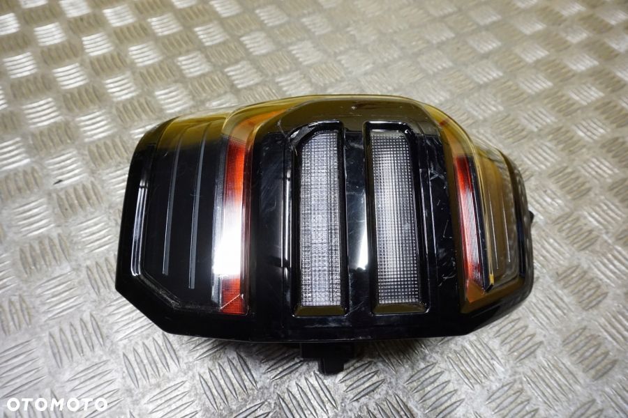 TOYOTA 4RUNNER 2025 - LAMPA TYŁ LEWA TYLNA LED USA - 4