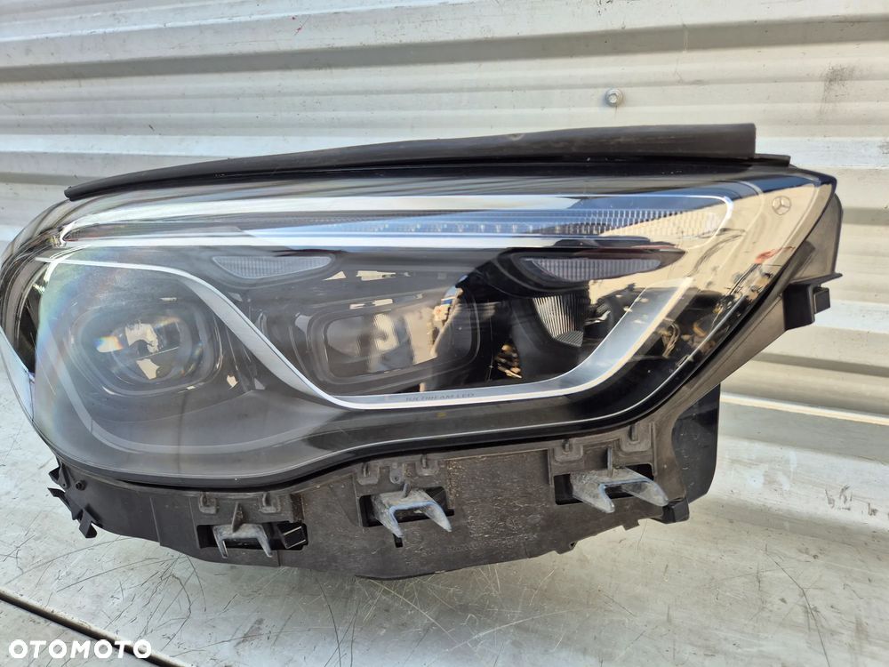 Lampa prawa Mercedes GLA W247 A2479064204 - 2